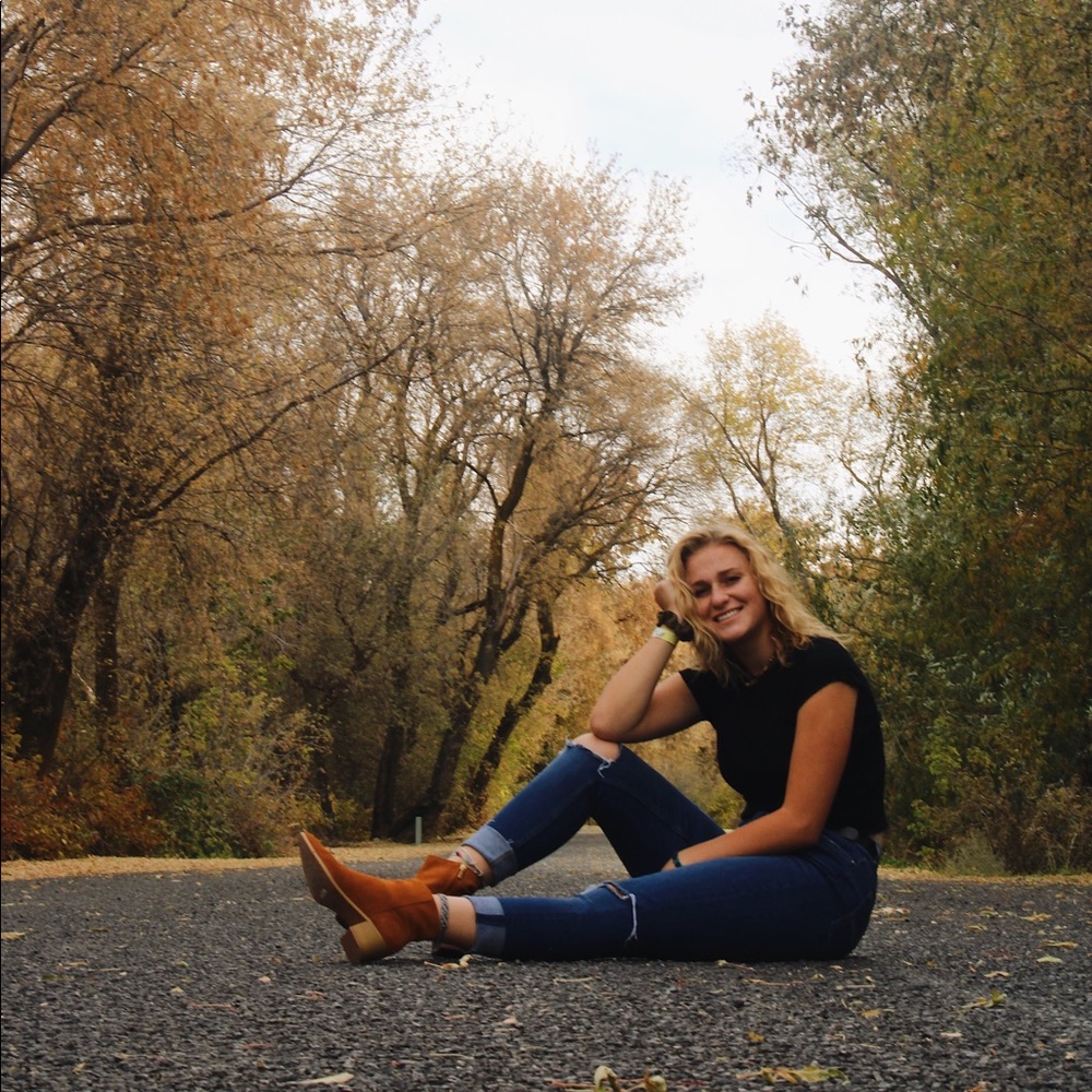 Meet your Posher, Alyssa